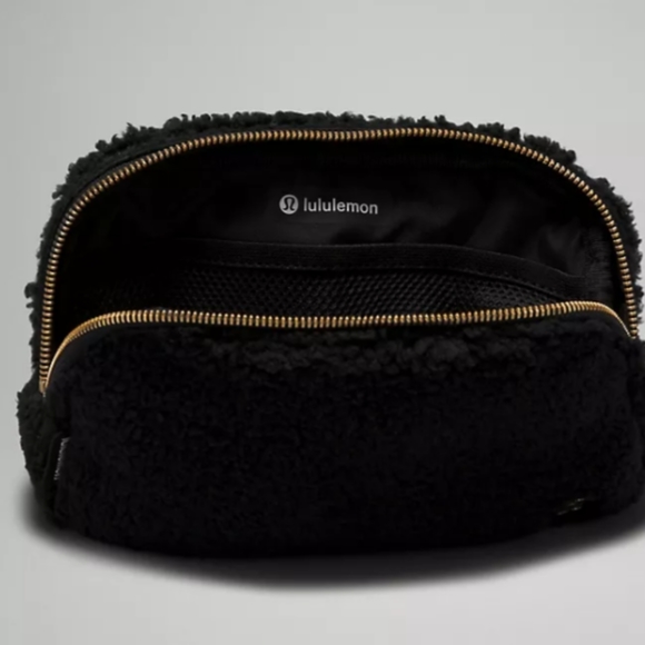 lululemon Everywhere Fleece Belt Bag 1L Fleece in Black/Gold - Picture 2 of 6